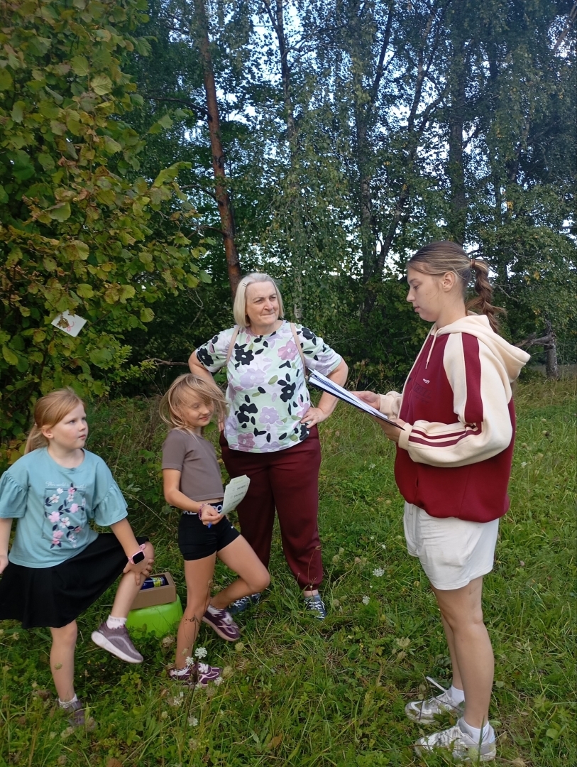 Preiļu novadā aizvadīts izglītojošs un spēcinošs pārgājiens "Ceļā pie Martas gar Egles ezeru"