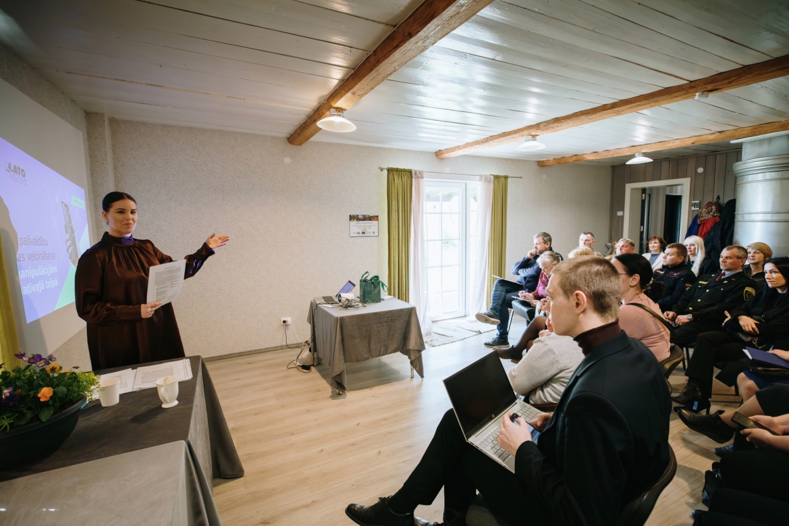 Preiļu pagasta “Dzeņu mājās” aizvadīta Līderu akadēmijas trešā mācību diena, kuras tēma bija “Krīzes komunikācijas veiksme - proaktīva sagatavošanās”