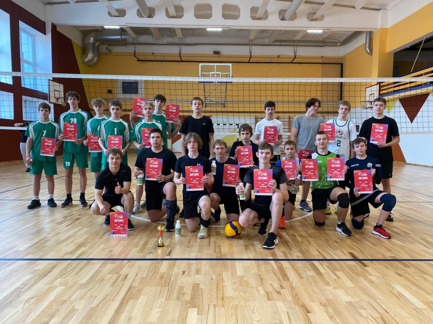 Jāņa Eglīša Preiļu Valsts ģimnāzijas un Preiļu 1. pamatskolas komandas izcīnījušas ceļazīmi uz lielo “top! kauss” finālu pamatskolu grupā