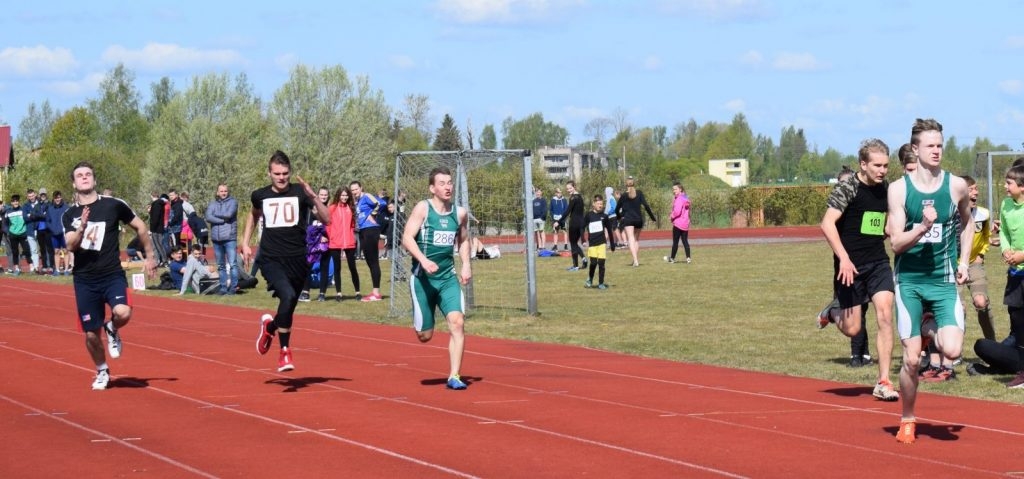 2019-05-09-starpnovadu-skolu-sacensibas-vieglatletika-8-9-05-2019-vecvarkava_viktorija-026-1024x479.jpg