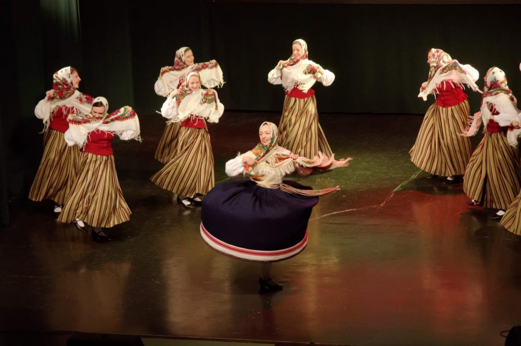 deju-kopu-dancari-un-talderi-ziemassvetku-koncerts-foto-gunars-vilcans-039-1024x681.jpg