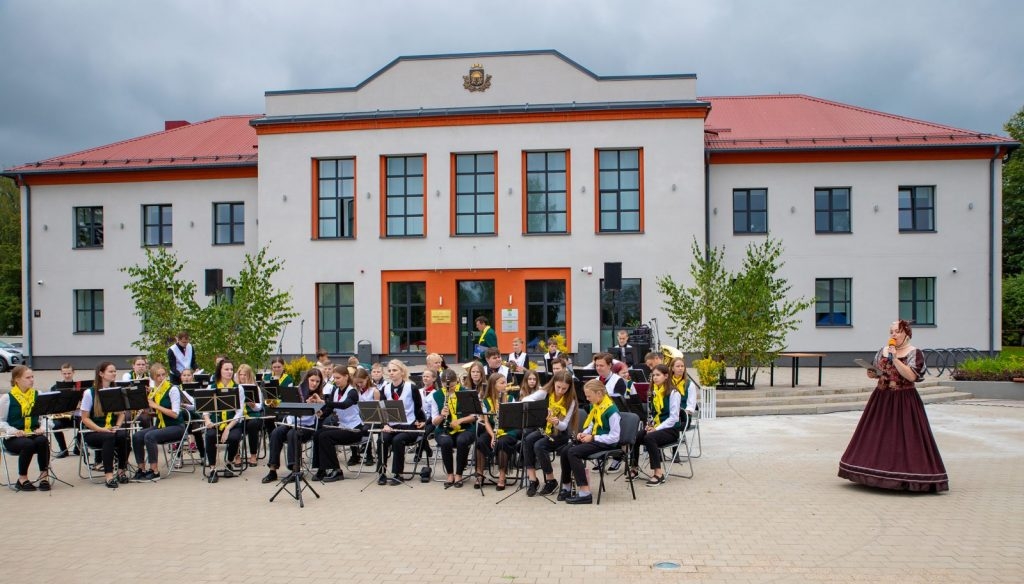 jauniesu-puteju-orkestris-un-svetku-banitis-foto-v-agurjanovs-002-1024x584.jpg