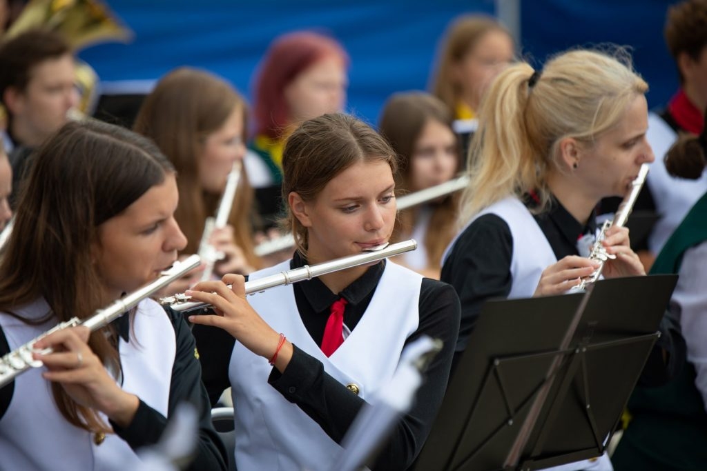 jauniesu-puteju-orkestris-un-svetku-banitis-foto-v-agurjanovs-009-1024x683.jpg