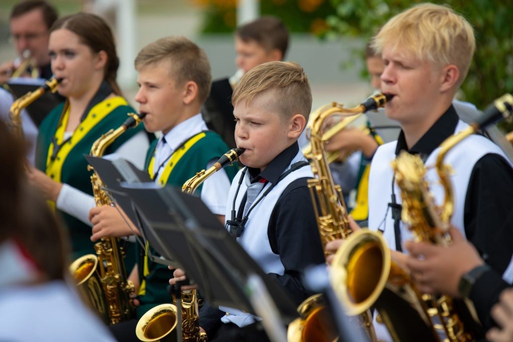 jauniesu-puteju-orkestris-un-svetku-banitis-foto-v-agurjanovs-015-1024x682.jpg