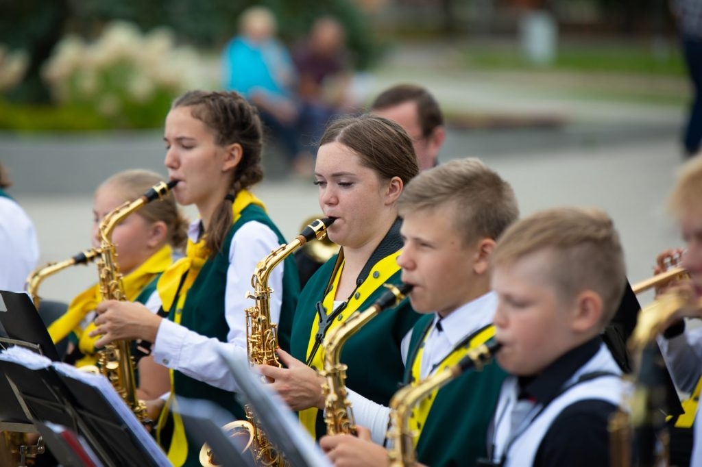 jauniesu-puteju-orkestris-un-svetku-banitis-foto-v-agurjanovs-018-1024x682.jpg