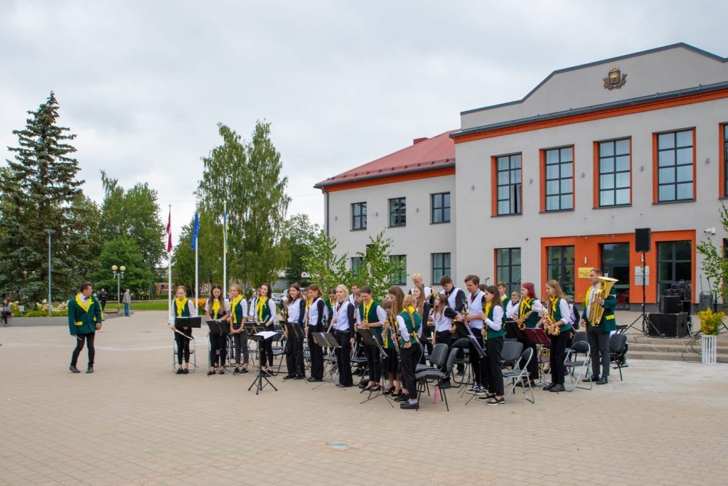 jauniesu-puteju-orkestris-un-svetku-banitis-foto-v-agurjanovs-027-1024x683.jpg
