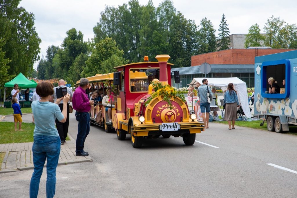jauniesu-puteju-orkestris-un-svetku-banitis-foto-v-agurjanovs-031-1024x683.jpg