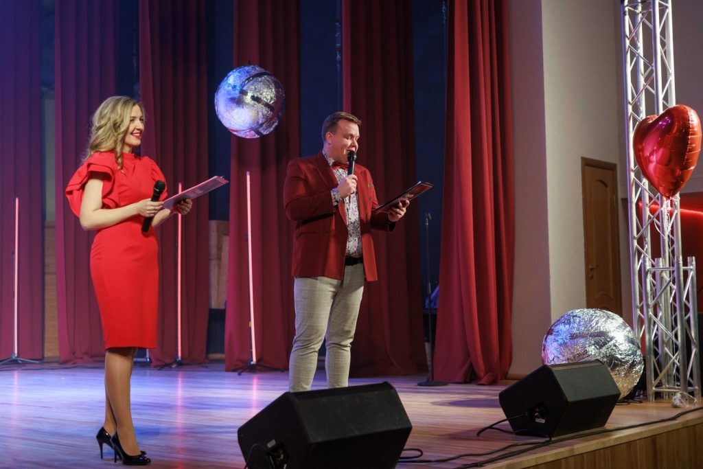 koncertsovs-valentindienas-noskanas-precetie-pret-brivajiem-riebinu-kulturas-nama-foto-v-agurjanovs-012-1024x683.jpg