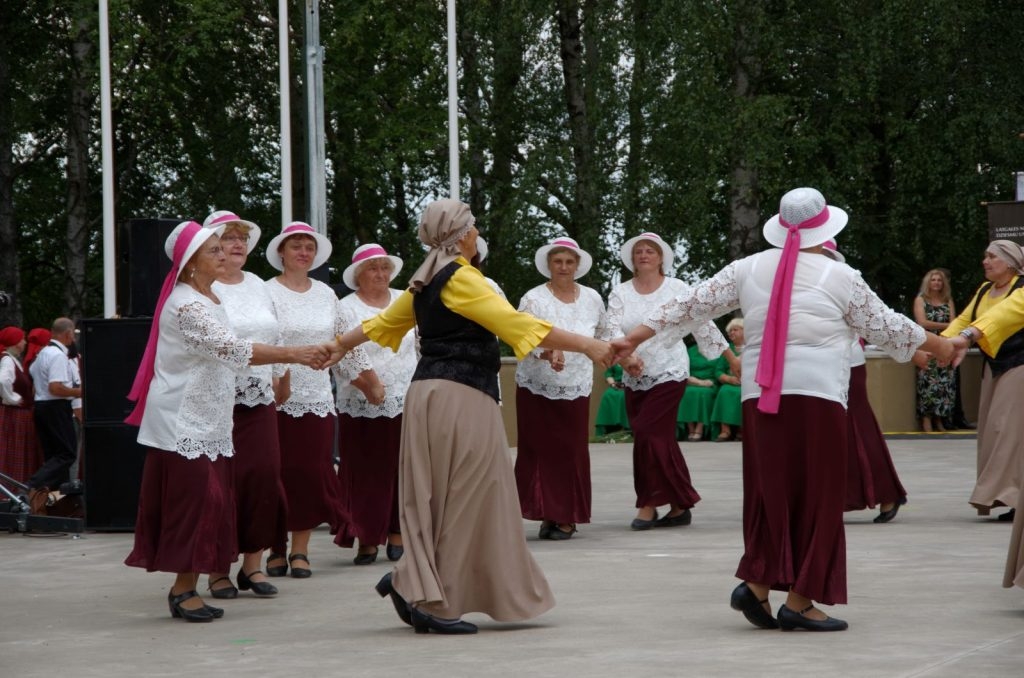 latgales-novada-17-senioru-dziesmu-un-deju-festivals-094-1024x678.jpg