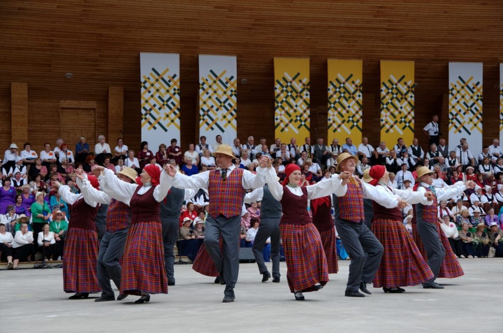 latgales-novada-17-senioru-dziesmu-un-deju-festivals-098-1024x678.jpg