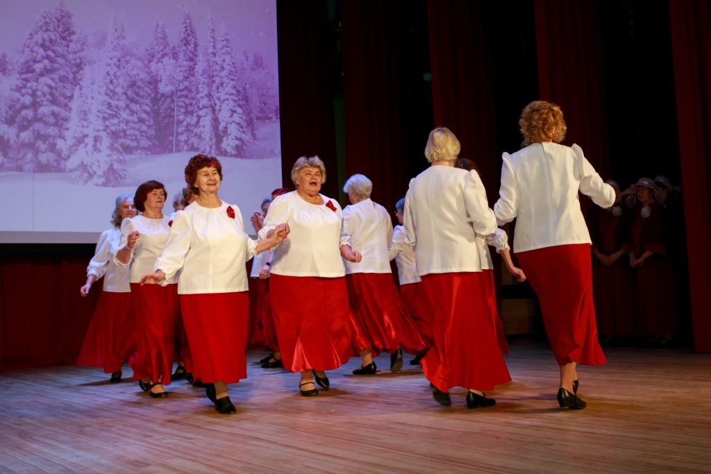 latgales-un-selijas-novadu-senioru-eiropas-deju-kolektivu-ziemassvetku-sadancis-foto-v-agurjanovs-044-1024x683.jpg