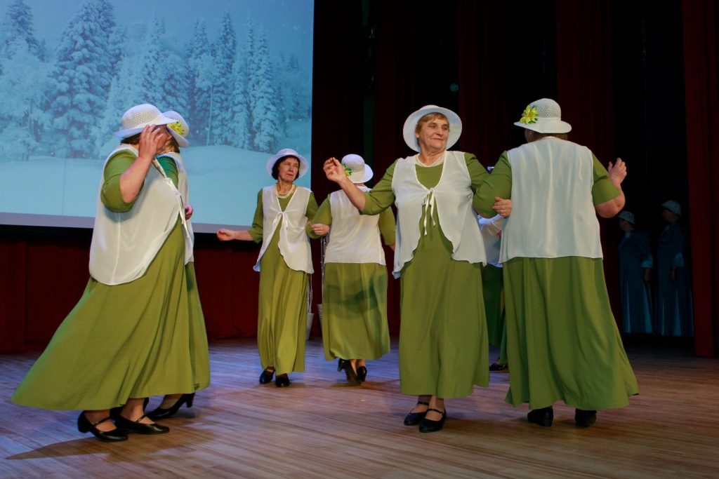 latgales-un-selijas-novadu-senioru-eiropas-deju-kolektivu-ziemassvetku-sadancis-foto-v-agurjanovs-057-1024x683.jpg