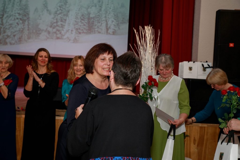 latgales-un-selijas-novadu-senioru-eiropas-deju-kolektivu-ziemassvetku-sadancis-foto-v-agurjanovs-090-1024x683.jpg