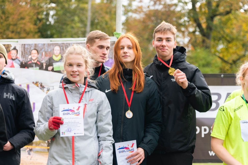 latvijas-skolu-federacijas-rudens-stafesu-kross-foto-l-uzulniks-214-1024x684.jpg