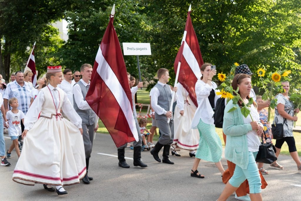 preilu-novada-svetku-gajiens-foto-l-uzulniks-014-1024x684.jpg
