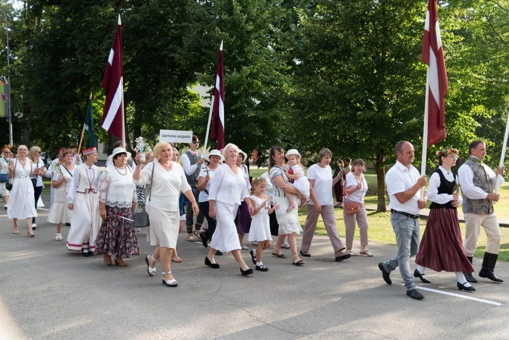 preilu-novada-svetku-gajiens-foto-l-uzulniks-020-1024x684.jpg