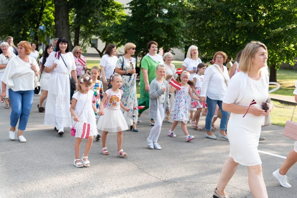 preilu-novada-svetku-gajiens-foto-l-uzulniks-031-1024x684.jpg