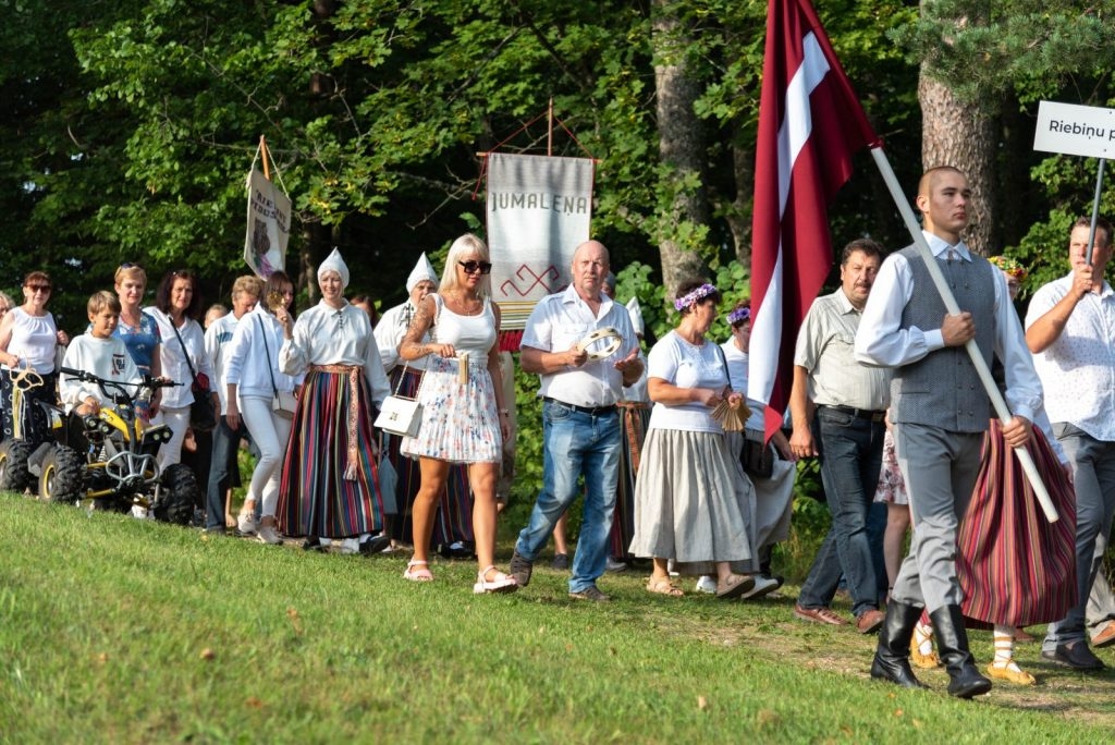 preilu-novada-svetku-gajiens-foto-l-uzulniks-078-1024x684.jpg
