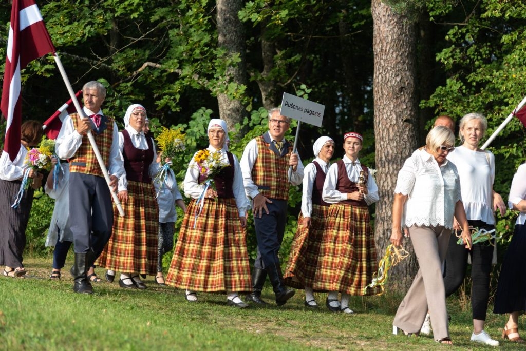 preilu-novada-svetku-gajiens-foto-l-uzulniks-081-1024x684.jpg