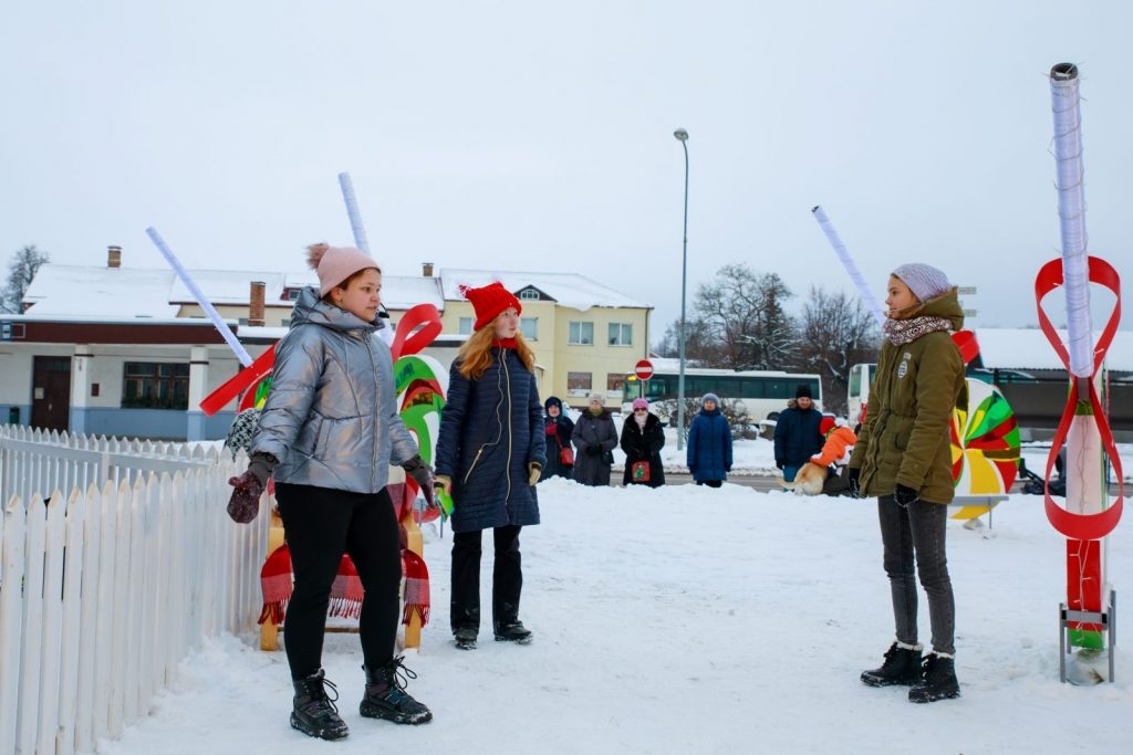 preilu-pilsetas-egles-iedegsanas-pasakums-ziemassvetku-putekli-foto-v-agurjanovs-019-1024x683.jpg