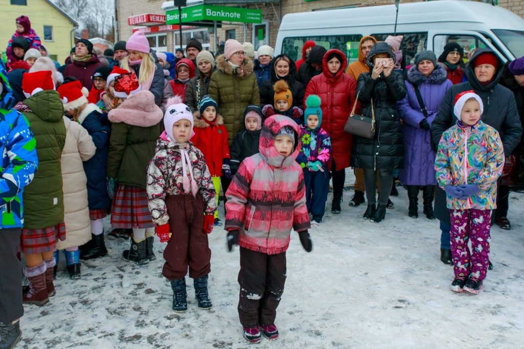 preilu-pilsetas-egles-iedegsanas-pasakums-ziemassvetku-putekli-foto-v-agurjanovs-048-1024x683.jpg