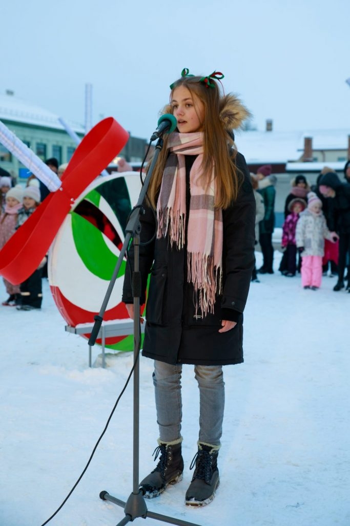 preilu-pilsetas-egles-iedegsanas-pasakums-ziemassvetku-putekli-foto-v-agurjanovs-061-683x1024.jpg