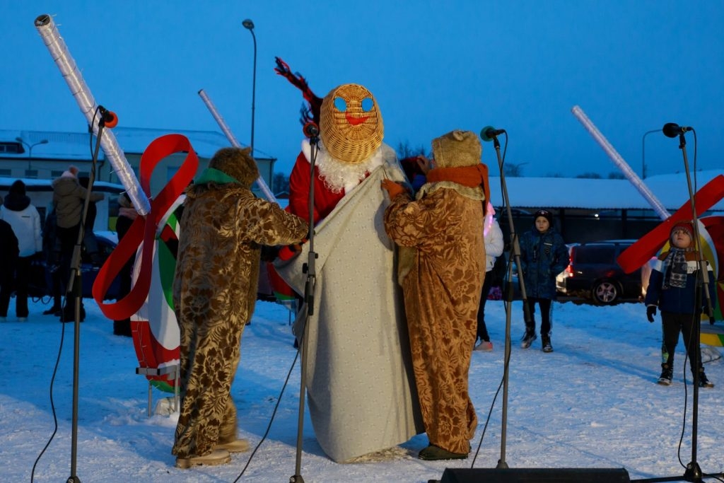 preilu-pilsetas-egles-iedegsanas-pasakums-ziemassvetku-putekli-foto-v-agurjanovs-103-1024x683.jpg