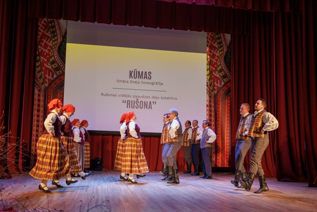 preilu-un-livanu-deju-aprinka-kolektivu-koncerts-jazepa-dienas-lustes-riebinos-foto-v-agurjanovs-022-1024x683.jpg