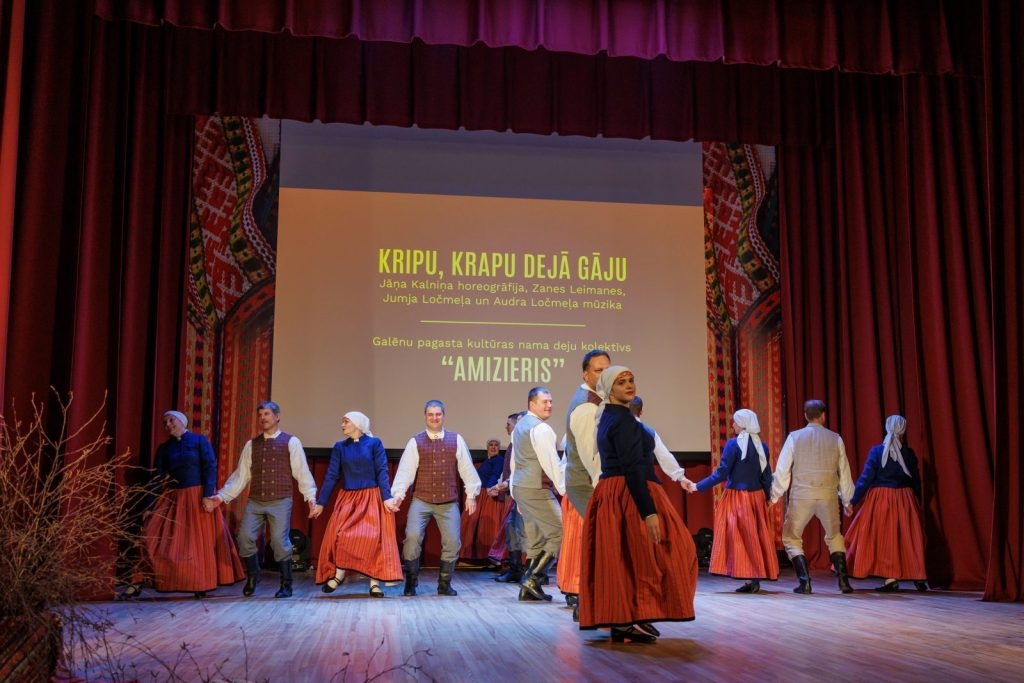 preilu-un-livanu-deju-aprinka-kolektivu-koncerts-jazepa-dienas-lustes-riebinos-foto-v-agurjanovs-091-1024x683.jpg