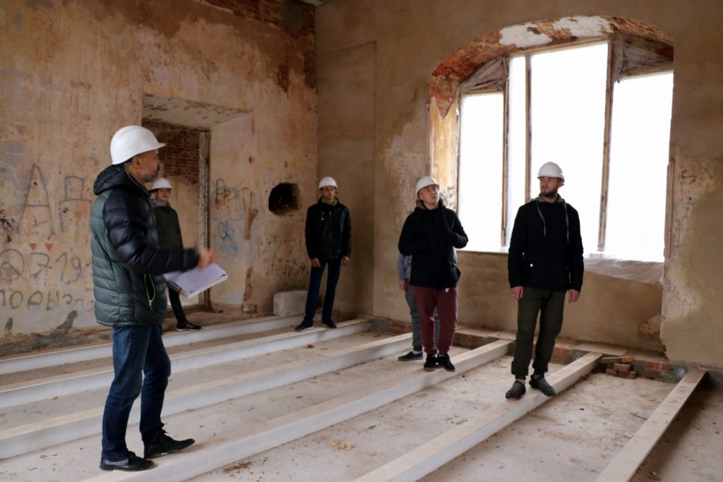 restauracijas-apmacibas-meistarklase-preilu-parkaa-001-1024x683.jpg