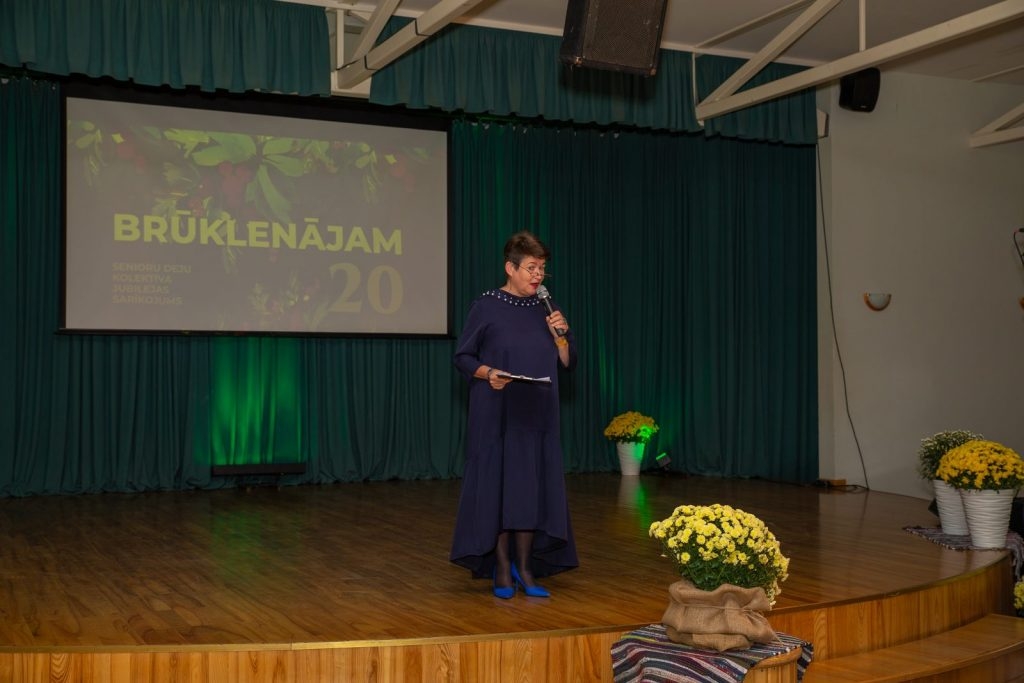 senioru-deju-kolektiva-bruklenajs-20-gadu-jubilejas-koncerts-foto-v-agurjanovs-006-1024x683.jpg