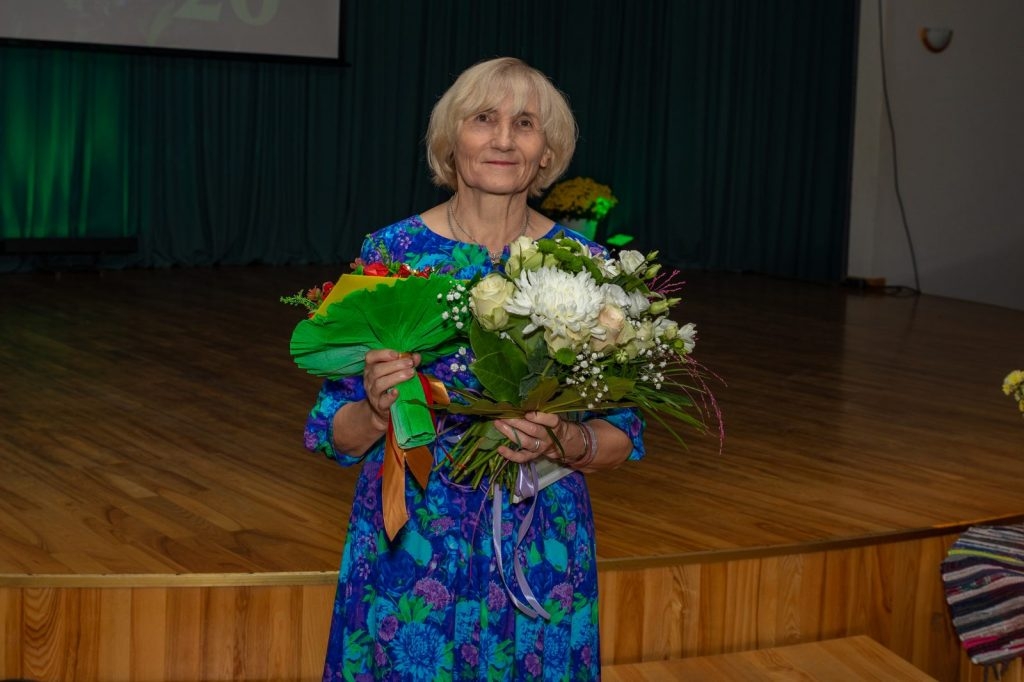 senioru-deju-kolektiva-bruklenajs-20-gadu-jubilejas-koncerts-foto-v-agurjanovs-017-1024x682.jpg