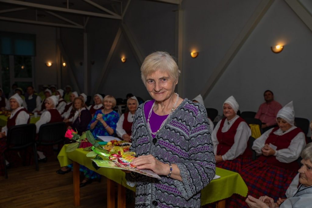 senioru-deju-kolektiva-bruklenajs-20-gadu-jubilejas-koncerts-foto-v-agurjanovs-019-1024x683.jpg