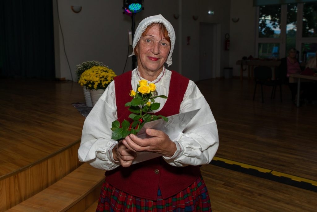senioru-deju-kolektiva-bruklenajs-20-gadu-jubilejas-koncerts-foto-v-agurjanovs-030-1024x683.jpg