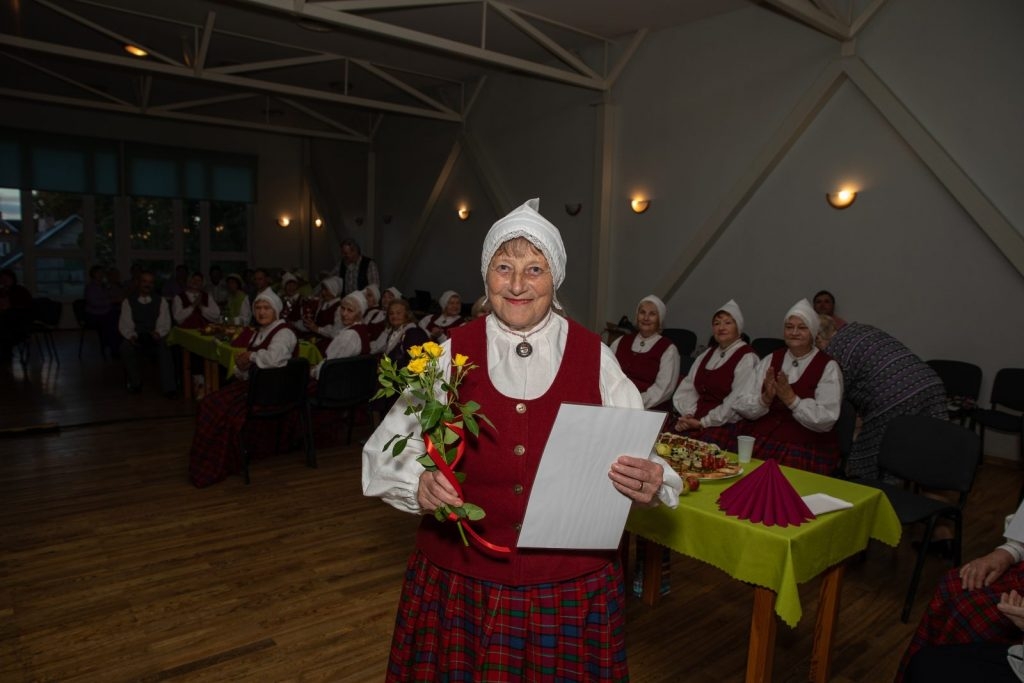 senioru-deju-kolektiva-bruklenajs-20-gadu-jubilejas-koncerts-foto-v-agurjanovs-033-1024x683.jpg