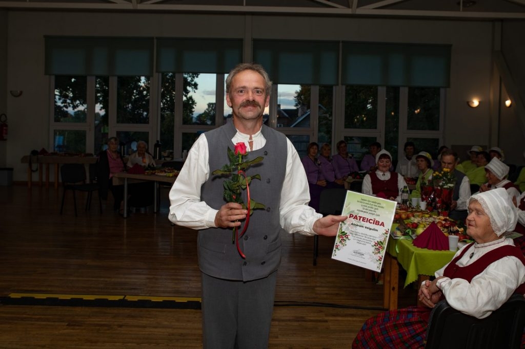 senioru-deju-kolektiva-bruklenajs-20-gadu-jubilejas-koncerts-foto-v-agurjanovs-039-1024x682.jpg