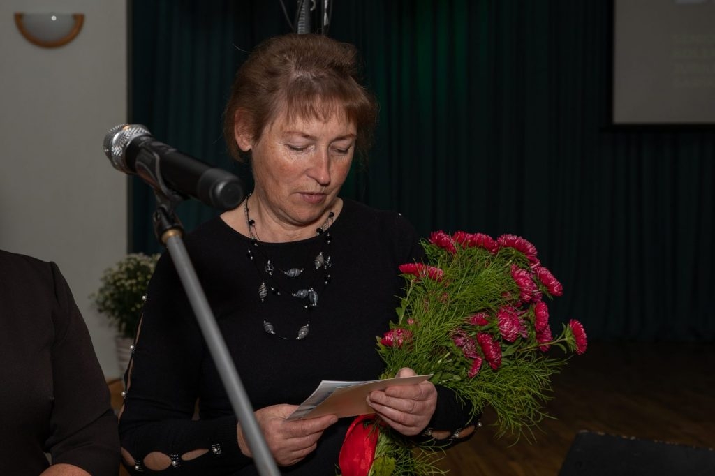 senioru-deju-kolektiva-bruklenajs-20-gadu-jubilejas-koncerts-foto-v-agurjanovs-042-1024x682.jpg