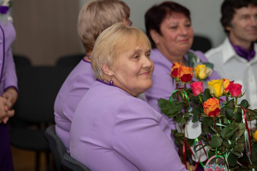 senioru-deju-kolektiva-bruklenajs-20-gadu-jubilejas-koncerts-foto-v-agurjanovs-056-1024x682.jpg