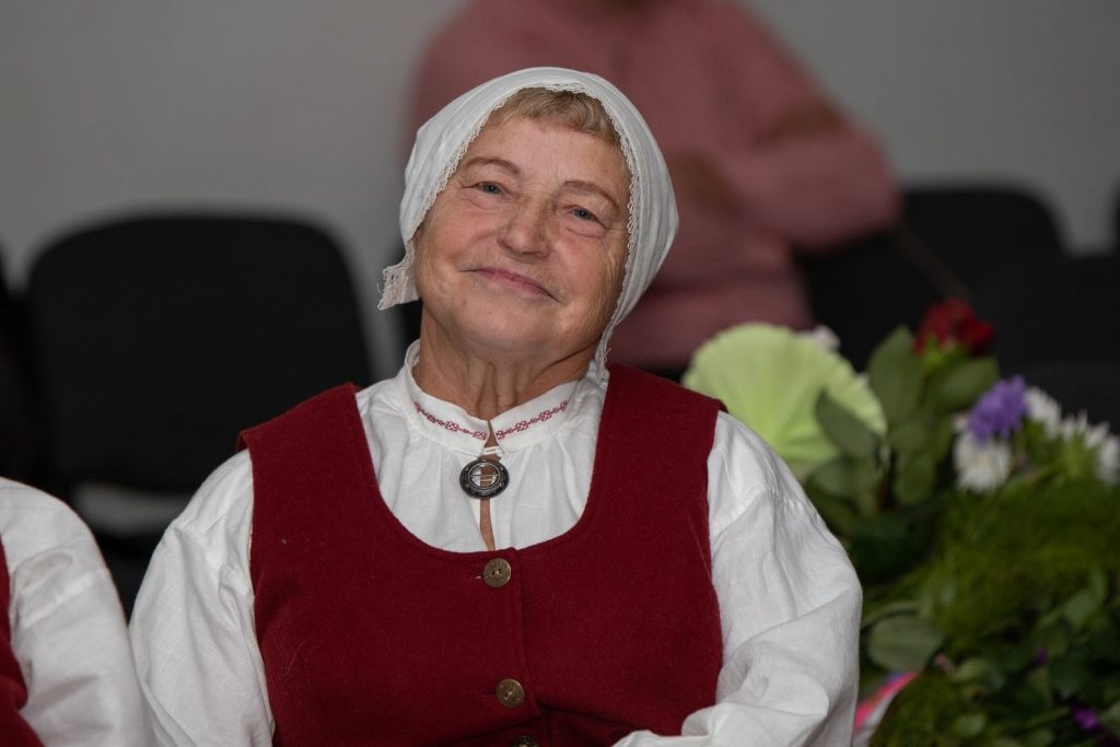 senioru-deju-kolektiva-bruklenajs-20-gadu-jubilejas-koncerts-foto-v-agurjanovs-058-1024x683.jpg