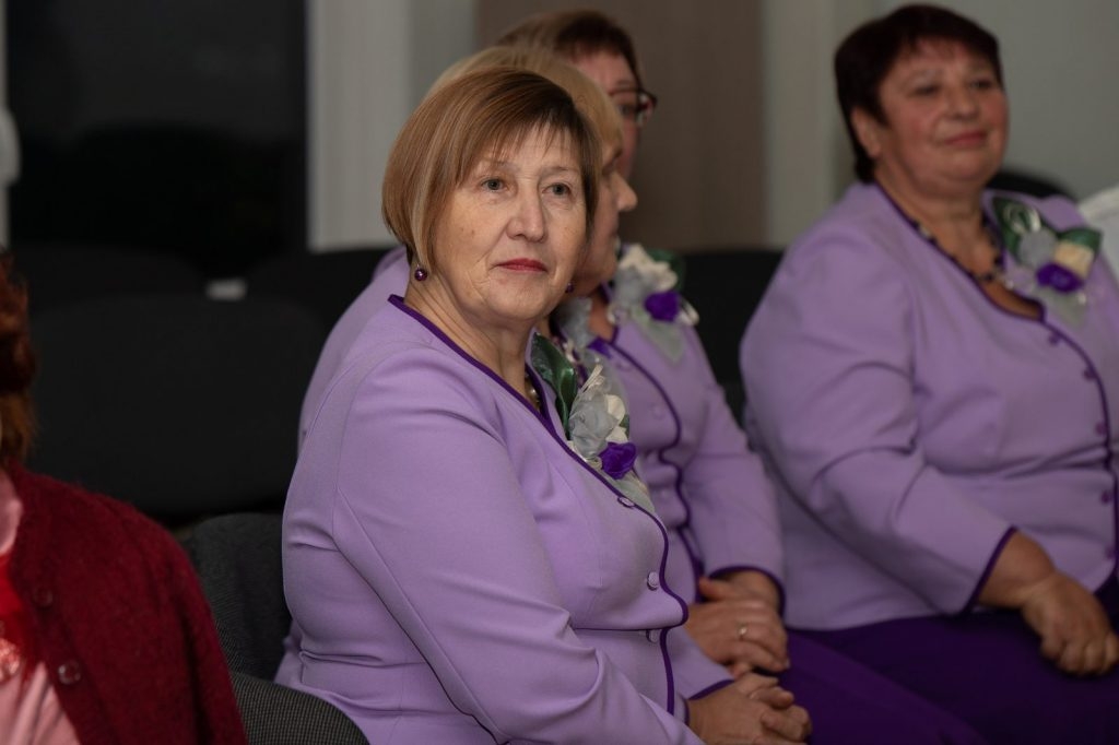 senioru-deju-kolektiva-bruklenajs-20-gadu-jubilejas-koncerts-foto-v-agurjanovs-073-1024x682.jpg