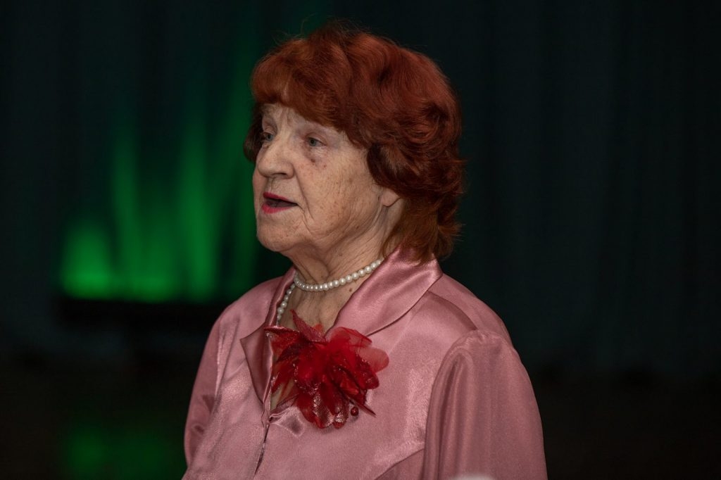 senioru-deju-kolektiva-bruklenajs-20-gadu-jubilejas-koncerts-foto-v-agurjanovs-084-1024x682.jpg