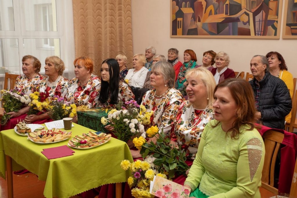 senioru-vokala-ansambla-virsi-20-dzimsanas-dienas-sarikojums-foto-v-agurjanovs-080-1024x683.jpg