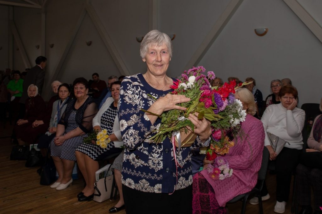 starptautiskajai-senioru-dienai-veltits-pasakums-dzelteno-lapu-valsis-preilos-foto-v-agurjanovs-001-1024x682.jpg