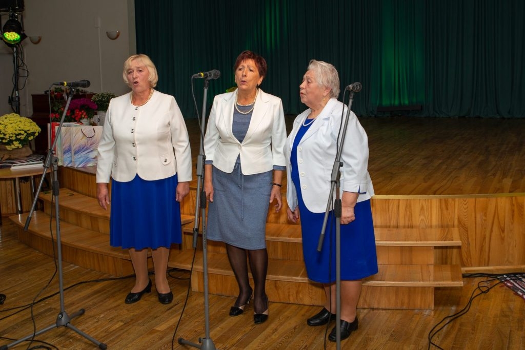 starptautiskajai-senioru-dienai-veltits-pasakums-dzelteno-lapu-valsis-preilos-foto-v-agurjanovs-029-1024x683.jpg