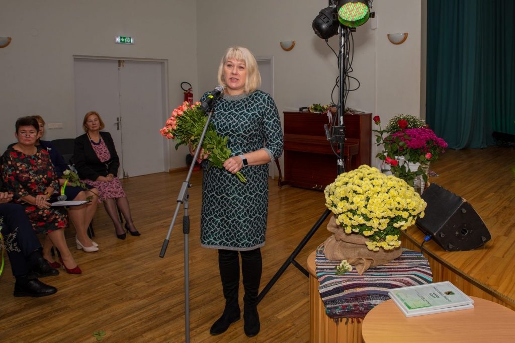 starptautiskajai-senioru-dienai-veltits-pasakums-dzelteno-lapu-valsis-preilos-foto-v-agurjanovs-038-1024x682.jpg