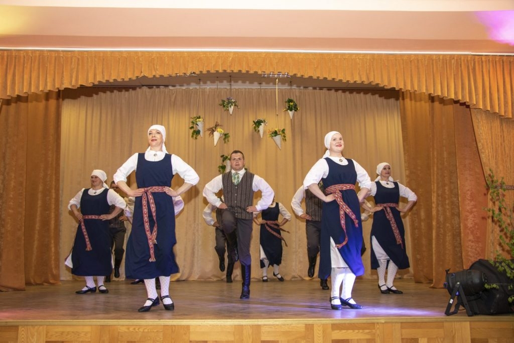 tautas-deju-sadancis-prieks-atkal-kopa-but-stabulnieku-kn-foto-k-gilucs-013-1024x683.jpg