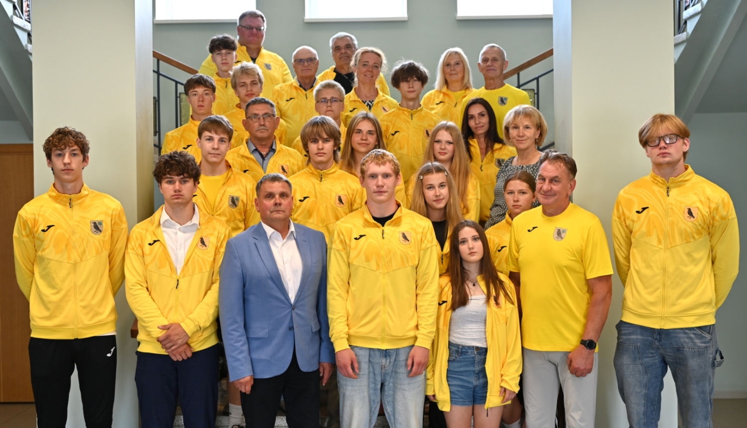 Pašvaldībā tika sveikti Latvijas X Jaunatnes olimpiādes Valmierā laureāti, dalībnieki un viņu treneri