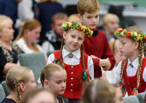 XIII Latvijas Skolu jaunatnes dziesmu un deju svētku ieskaņas koncerts “Dziesmā un dejā savīties”