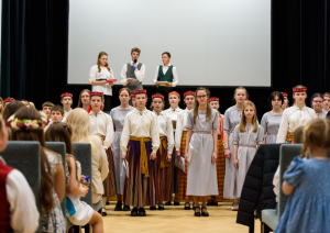 XIII Latvijas Skolu jaunatnes dziesmu un deju svētku ieskaņas koncerts “Dziesmā un dejā savīties”