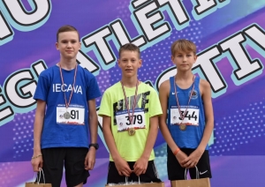 Jauno vieglatlētu starti Bērnu vieglatlētikas festivālā Jelgavā